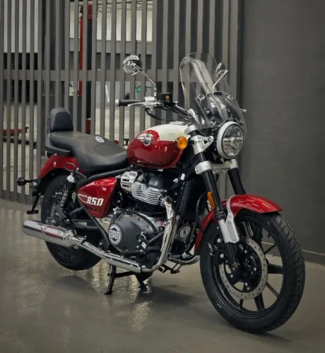 Super Meteor 650cc Celestial RED - Duvallyer Rodrigues - 21 9 9271 71 82 - Royal Enfield