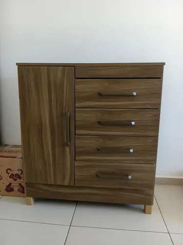 Cômoda 4 gavetas e 2 prateleiras