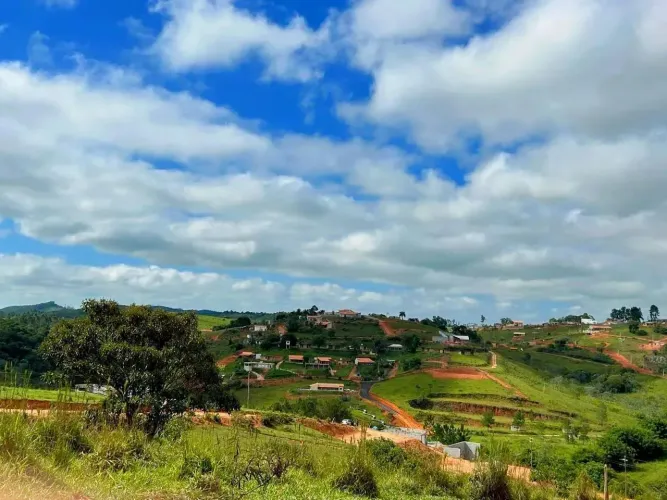 LOTES AMPLOS EM IGARATÁ/SP