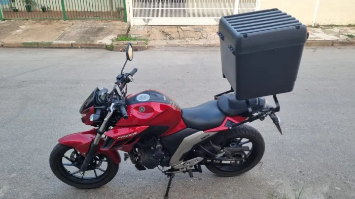 Fz25 2023 Suporte de bau com bau de 100L