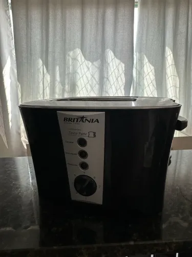 Torradeira de Pão Tosta Pane Britânia Preta 127V