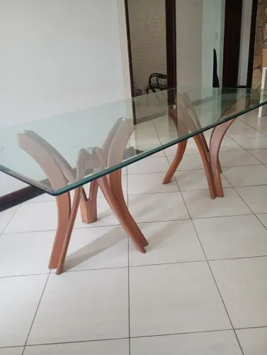 Vendo mesa,em madeira com tampo de vidro,para 06 cadeiras.R$1990, cartão: juros do cartão 
