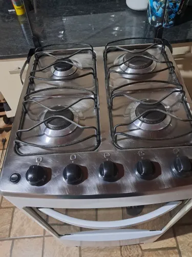 Vendo fogão Electrolux usado funcionando perfeitamente bocas e forno