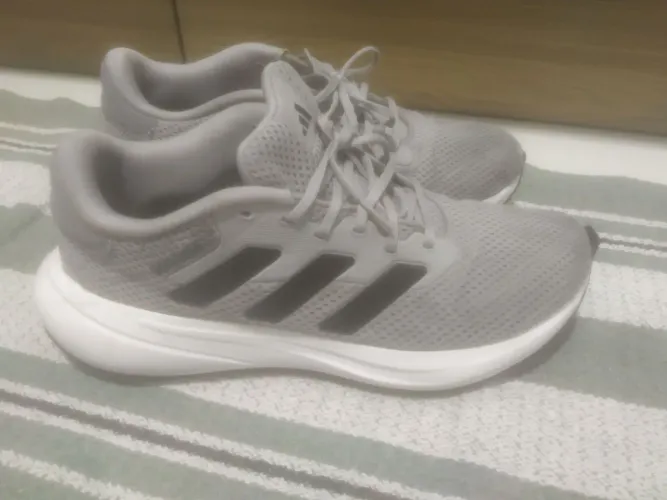 Tênis Adidas