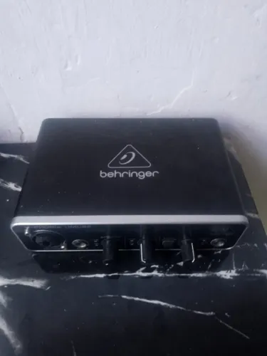 Placa de áudio Behringer