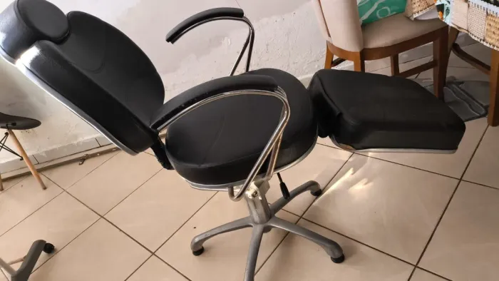 Cadeira de maquiagem ou barbearia inclinável