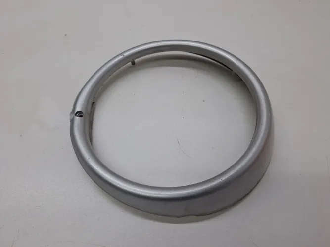 Aro Moldura Farol Lado Esquerdo Vw Kombi 2007 C/detalhe
