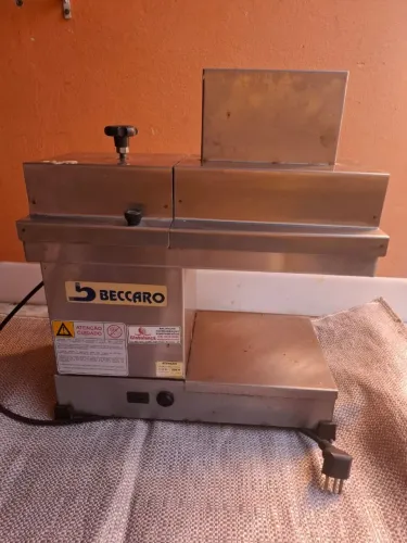 MÁQUINA DE AMACIAR BIFE
