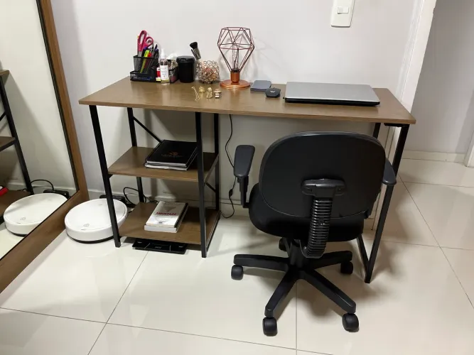 Vendo mesa de computador + cadeira giratória.NOVÍSSIMA. Oportunidade!