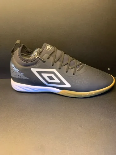 Chuteira Umbro em promoção