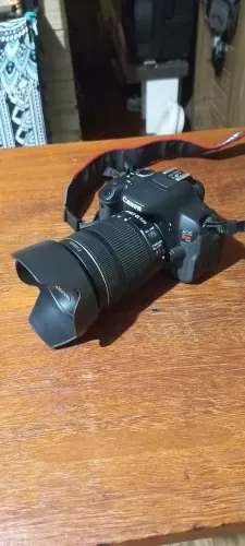 Vendo camera Canon EOS T4i