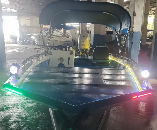 LANCHA DE PESCA COM MOTOR 60HP SUZUKI 4TEMPO,ANO2018