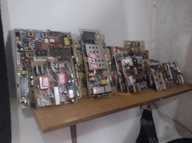 Vendo placas TVS sinal e fonte