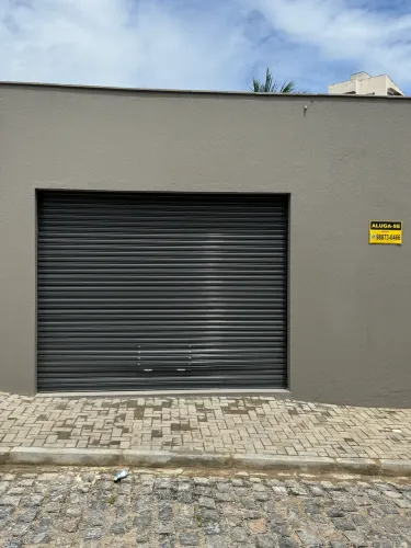 Alugo loja / sala comercial em prédio na esquina da Av Abel Cabral com rua Seridó 