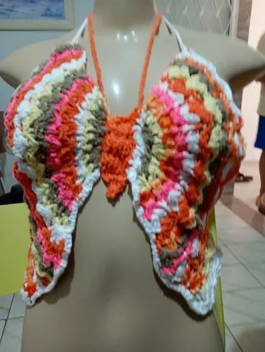 Blusinha de crochê variadas borboletas encomendas