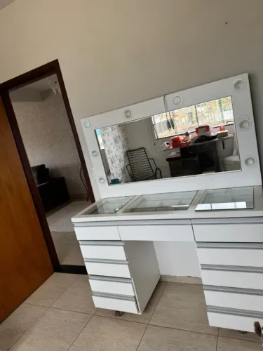 penteadeira/camarim profissional com espelho iluminado (estilo salão ou maquiagem