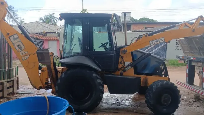 RETROESCAVADEIRA JCB 3C PLUS