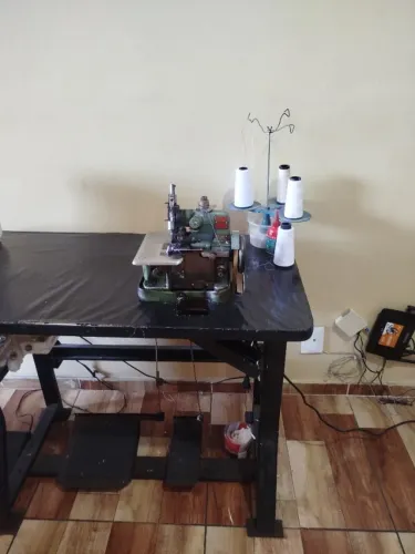 Máquina de costurar overloque