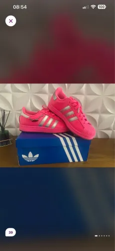Tênis adidas 