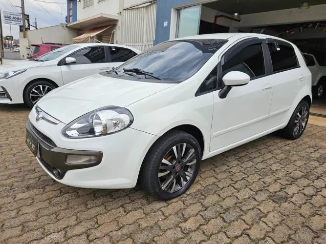 Fiat Punto Essence 1.6 Flex 16V 5P 2013