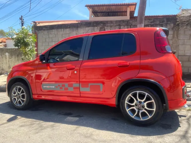 Fiat Uno Sporting 1.4 EVO Fire Flex 8V 4P 2012