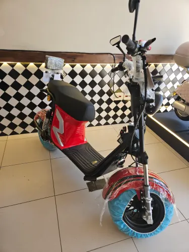 Scooter elétrica Super X12 da Goo elétricos