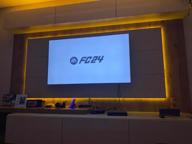 Painel Home Theater de Alto Padrão em Laca e Madeira com LED Integrado (Peça Única)