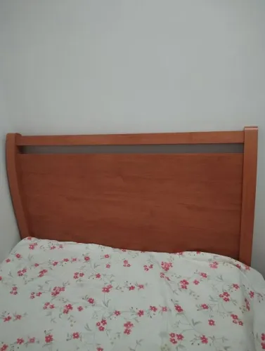 Cama semi nova