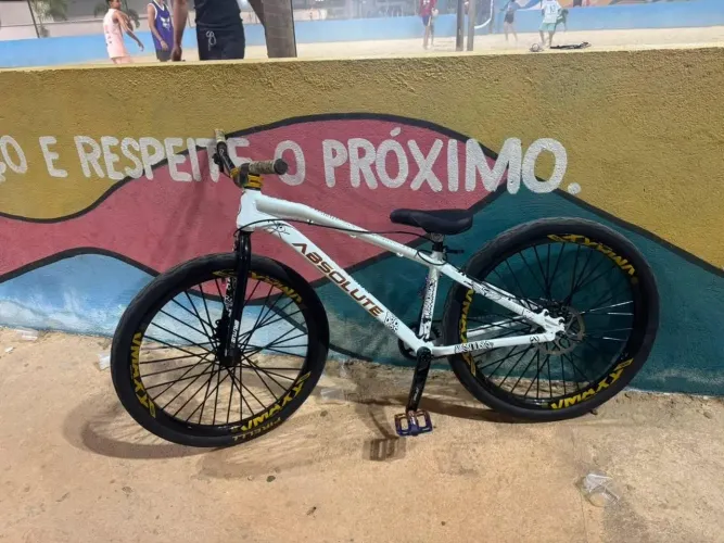 Bicicleta absolute brutos