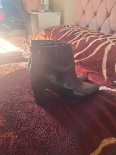 Bota cano curto preta Vizzano 