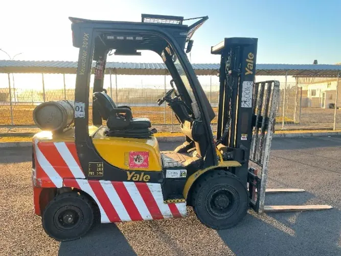 Empilhadeira Yale 2,5 toneladas 2016 