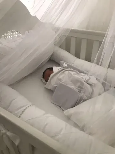 Vendo lindo enxoval de bebê branco