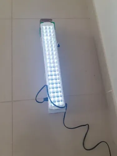 Luminária com 60 LEDs