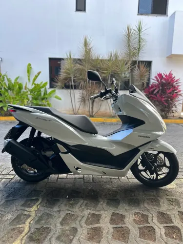 PCX DLX 2024