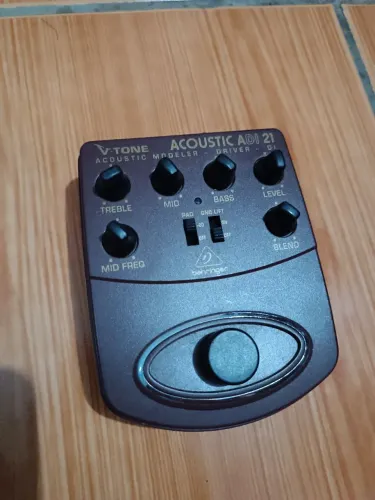 Pedal Behringer ADI21 V-tone Acoustic Modeler