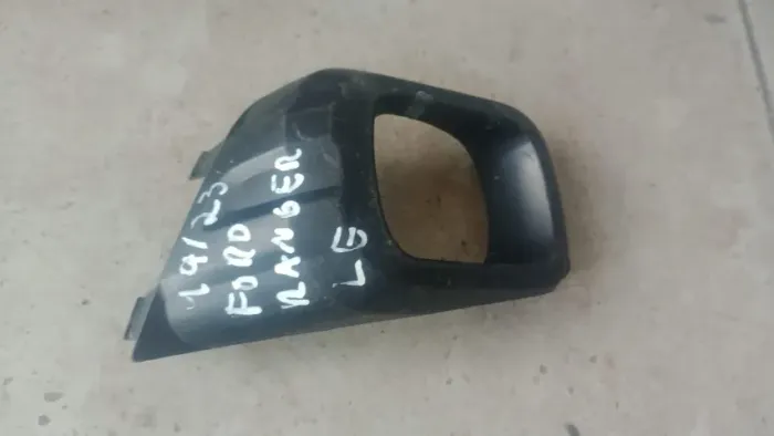 Moldura Farol de Milha Ford Ranger 2019 / 2023 lado esquerdo