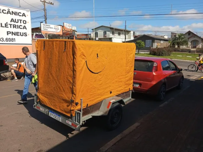 vendo carretinha fazendinha ano 2024 medidas 1.20/2.00
