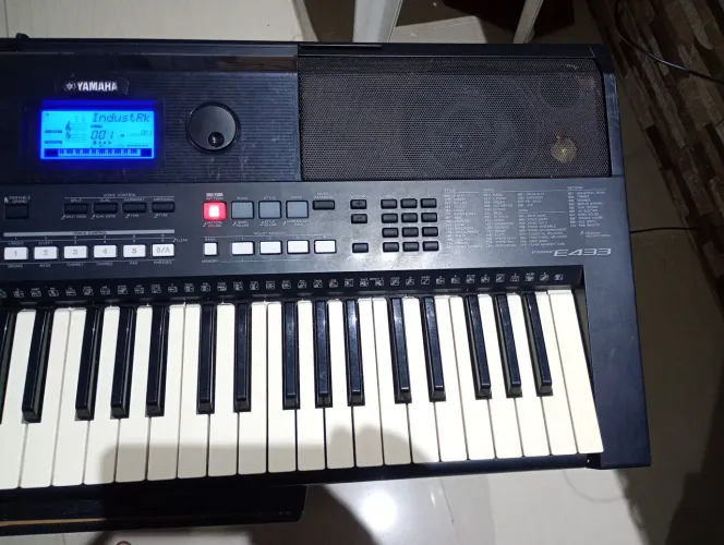 Teclado Yamaha PSR-E433