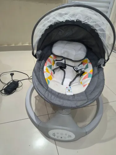 Balanço para Bebê com Capota e Controle Remoto