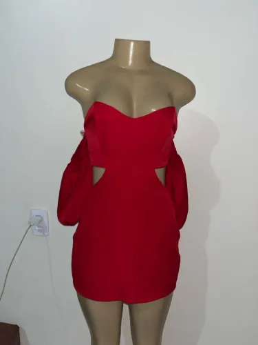 Vestido Vermelho com Recortes