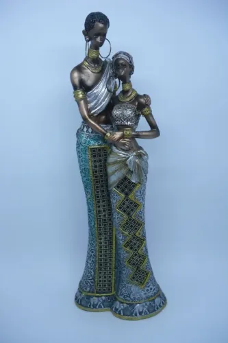 casal de africanos e africana tocando tambor