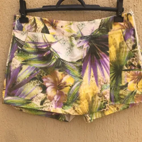 Short Saia Com Estampa Floral Da Marca Danbiro