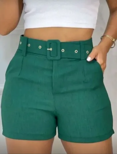 Short com cinto verde seminovo GG