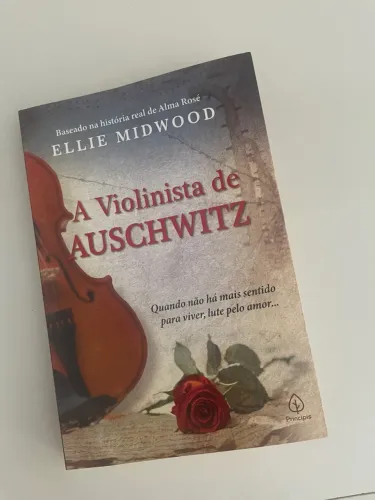 Livro 'A Violinista de Auschwitz' - Ellie Midwood
