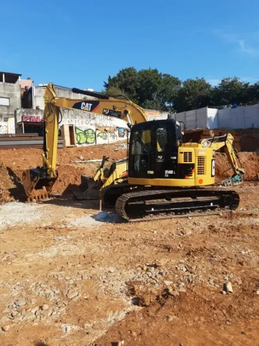 ESCAVADEIRA  CAT. 314 D (2010) COM CAÇAMBA 