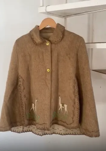 Poncho Peruano Original, Alpaca com Bordado de Lhamas