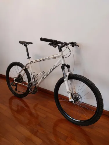 Bicicleta Kona Caldera trava suspensão regulagem de recuo