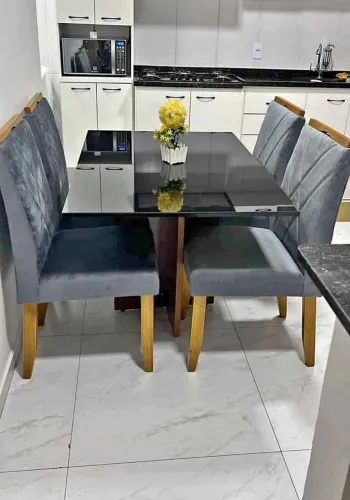 Mesa de Jantar com 4 Cadeiras Estofadas