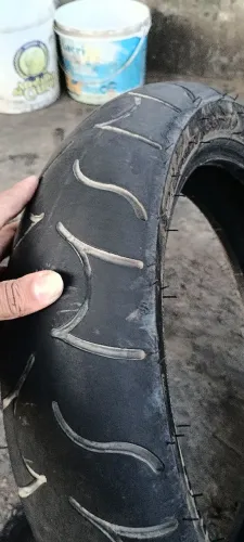 Pneu de moto CB 300 e Twister novo 4 mês de uso 