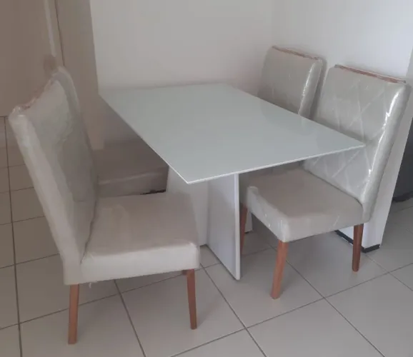 Conjunto Mesa e Cadeiras de Vidro Laqueado 4 Cadeiras L.U.X.O (Nova)